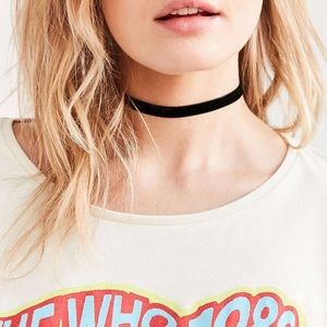 ⚡️‼️Urban Outfitters Velvet Choker